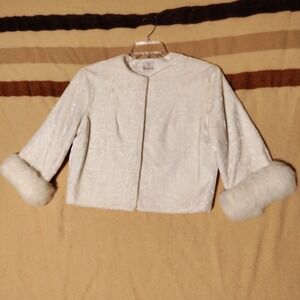 Winter Cream Crushed Velvet Cropped Jacket w/ fur (?) Cuffs Sz S- Imperfect VTG